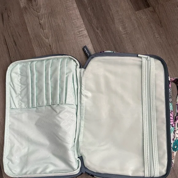 Lighten Up Large Blush & Brush Vera Bradley- Penelope Garden Pattern - Picture 5 of 5